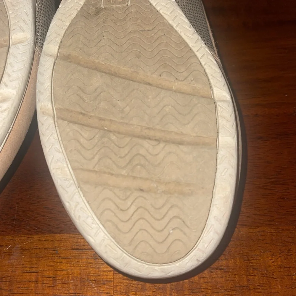 Sperry ladies TopSider Boat shoe. Size 6M. Linen/Oat. Minimal wear